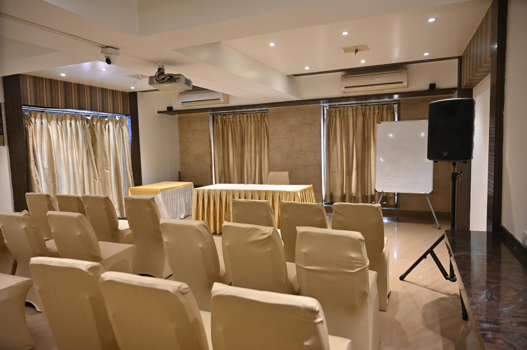 Kumar Resort By Turtle, Lonavla Zewnętrze zdjęcie