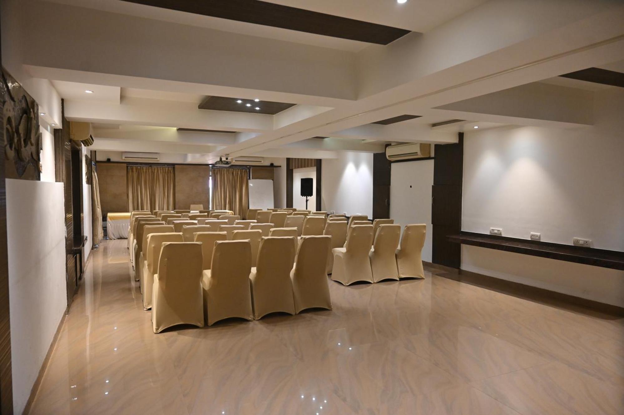 Kumar Resort By Turtle, Lonavla Zewnętrze zdjęcie