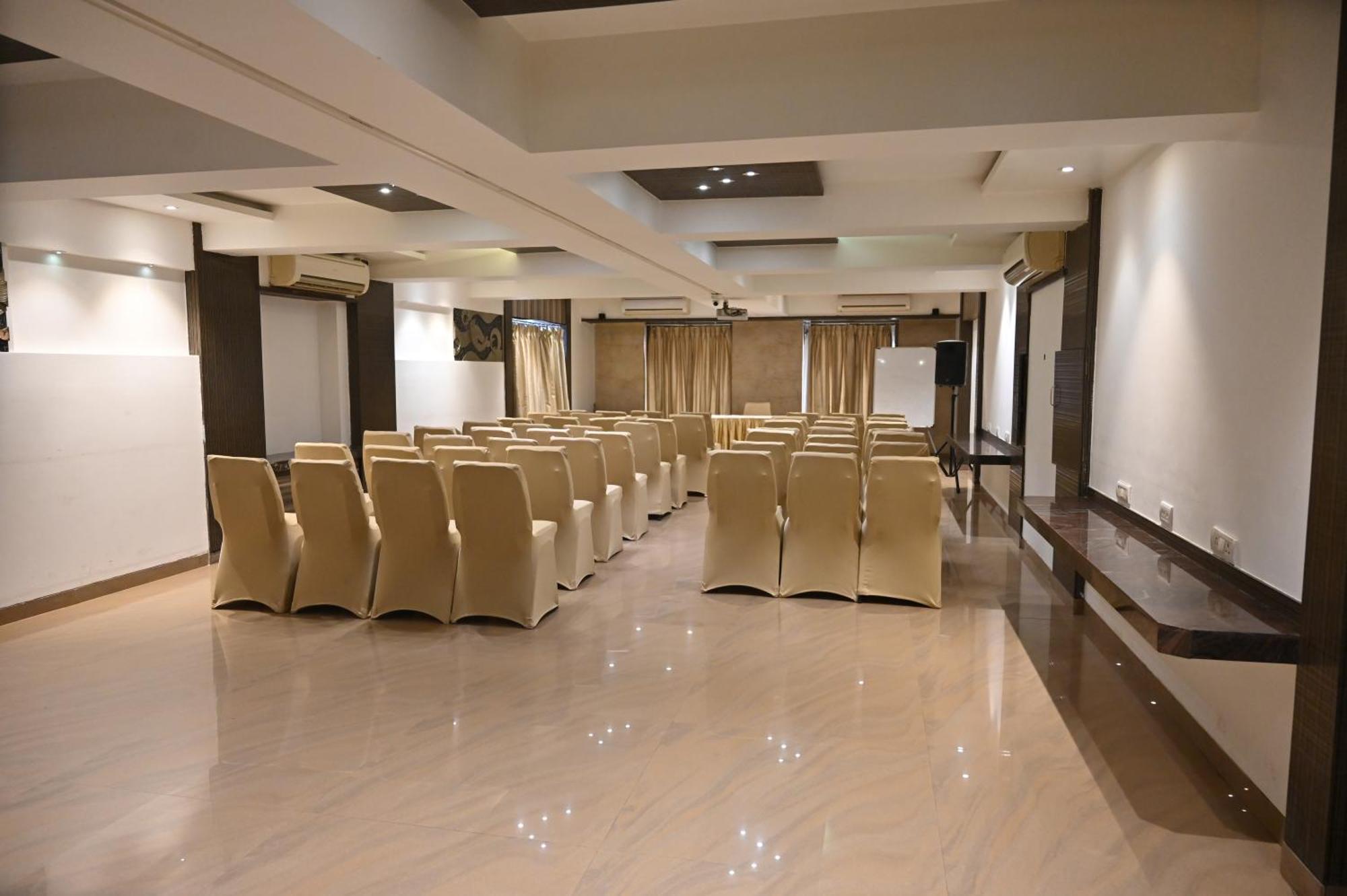 Kumar Resort By Turtle, Lonavla Zewnętrze zdjęcie