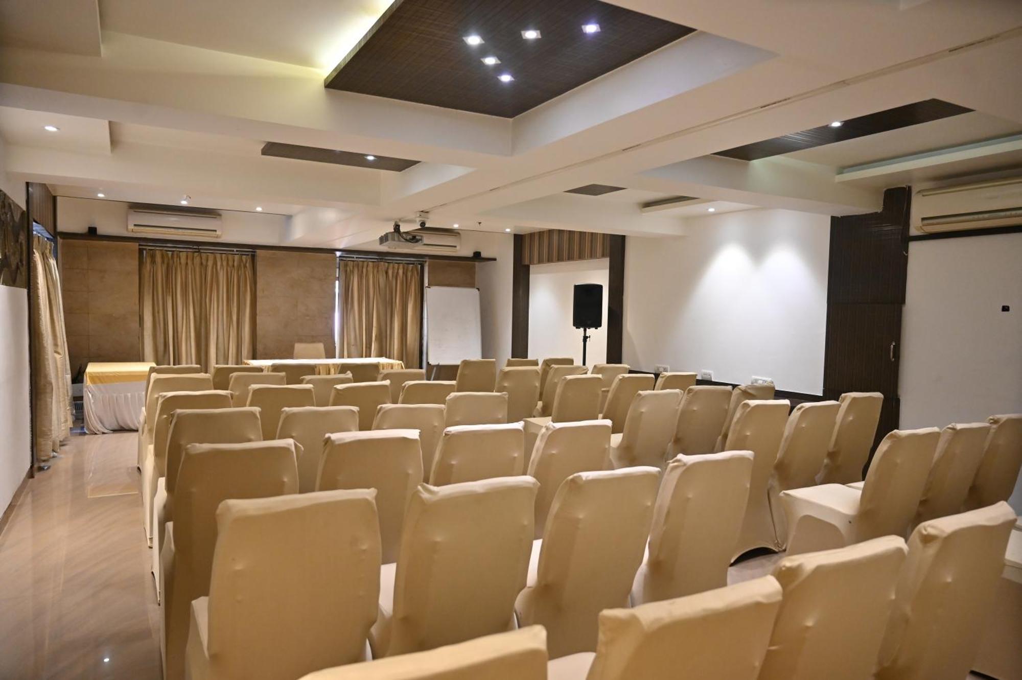 Kumar Resort By Turtle, Lonavla Zewnętrze zdjęcie