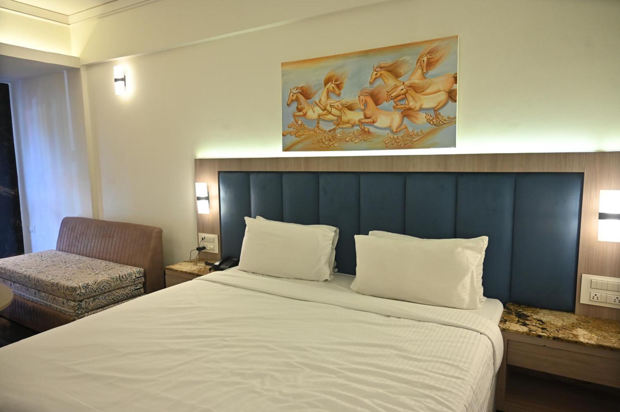 Kumar Resort By Turtle, Lonavla Zewnętrze zdjęcie